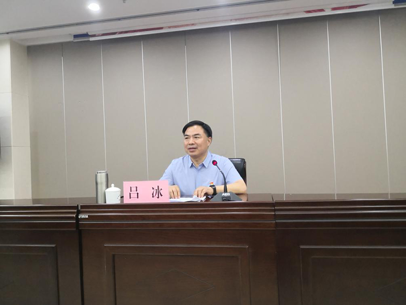 省教育厅二级巡视员吕冰为基层党组织做专题党课辅导