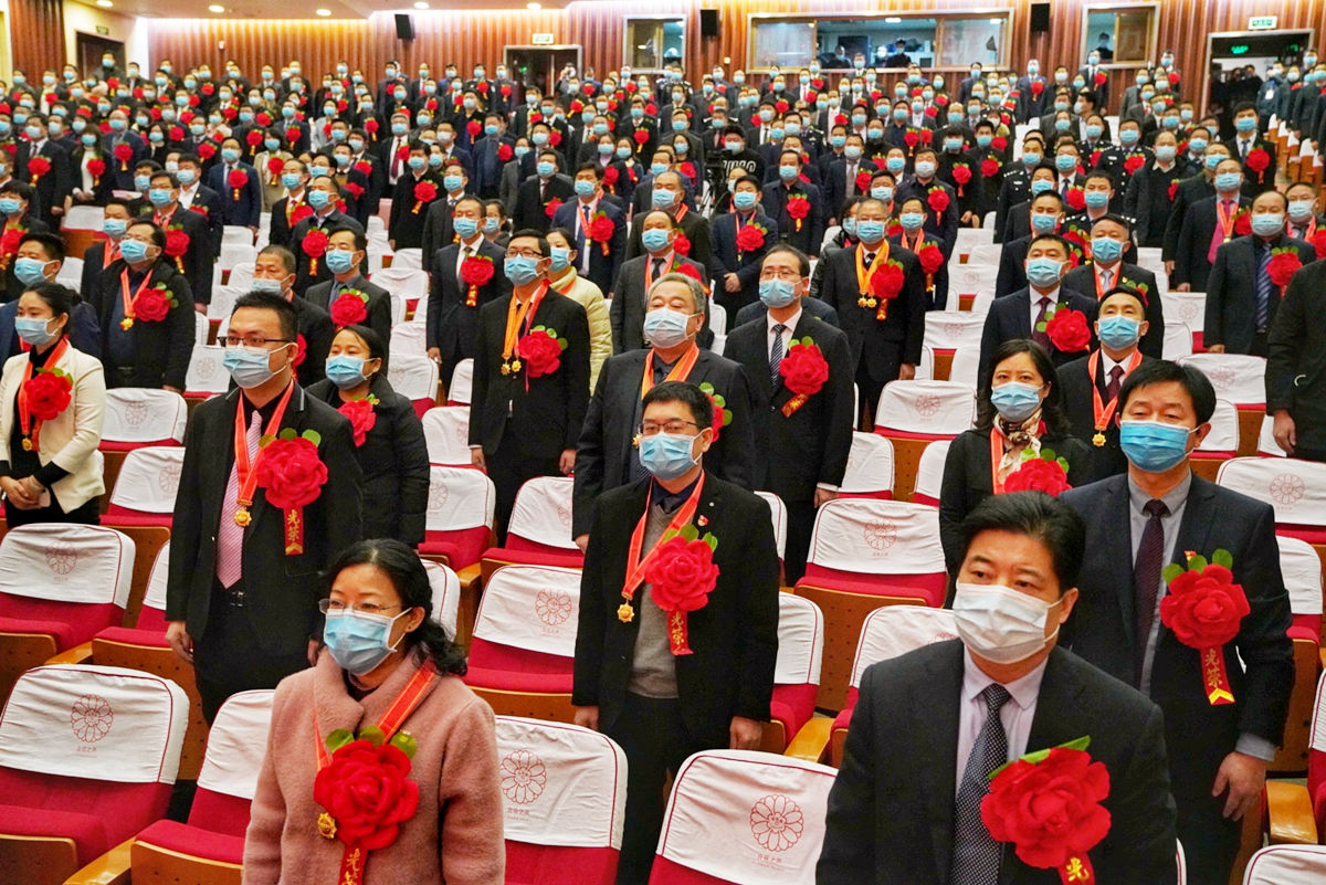 信阳市抗击新冠肺炎疫情表彰大会隆重举行