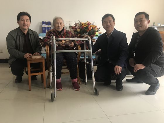 援朝出国作战的志愿军老战士,88岁高龄的市人防办退休老干部钟玉良,并