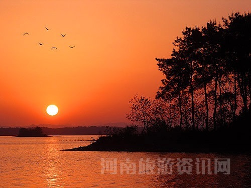 夕阳 南湾湖