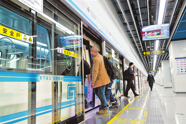 郑州地铁4号线开始试乘，首日运行平稳有序 十足科技范 新线新体验