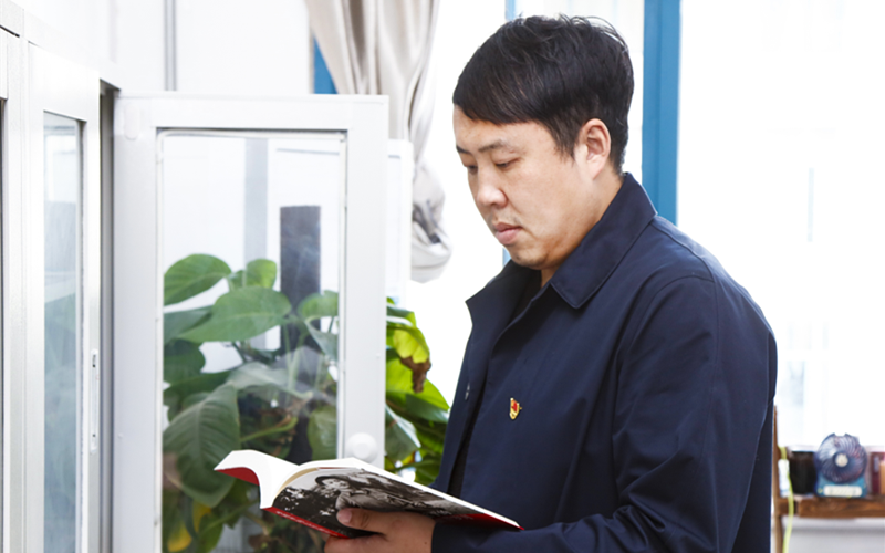 马晨：青春与学生同行 奋斗是最亮丽的底色
