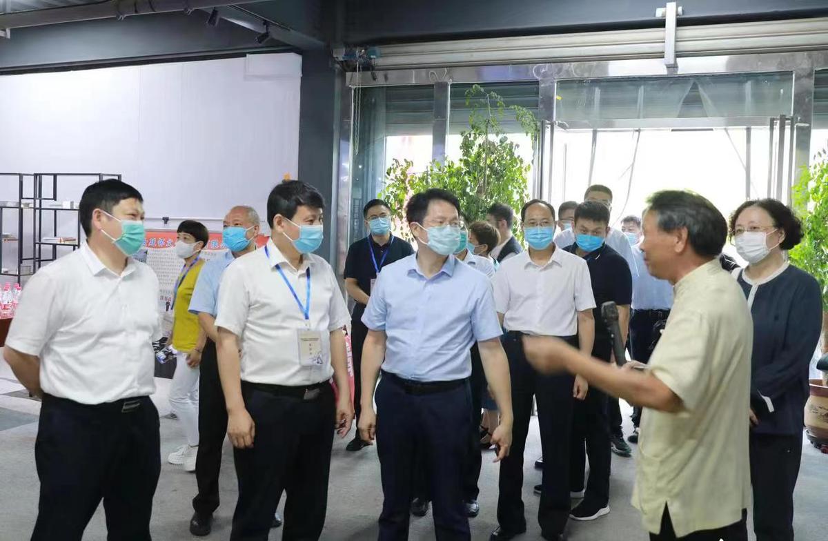河南省工艺美术产业高质量发展推进会在宝丰召开