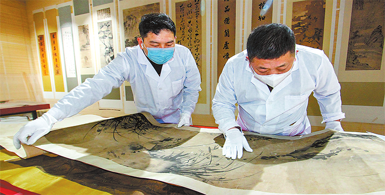 南阳市博物馆让古字画“重生”