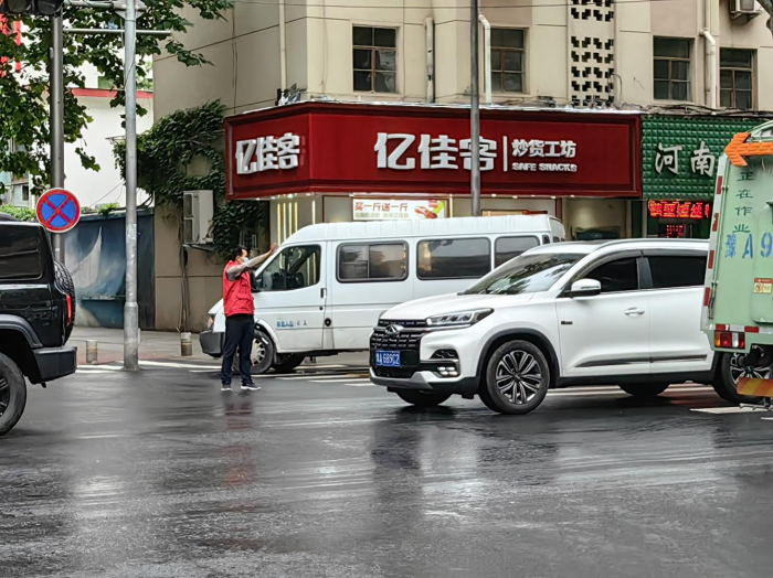 文明交通我先行 守护平安成长路——河南省应急管理厅组织开展文明交通志愿服务活动