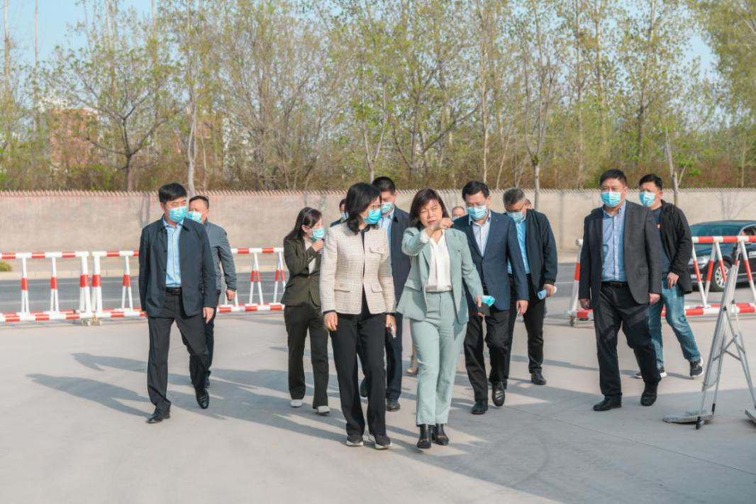 省教育厅副厅长毛杰一行到河南省第二实验中学东校区调研小学部工程进度
