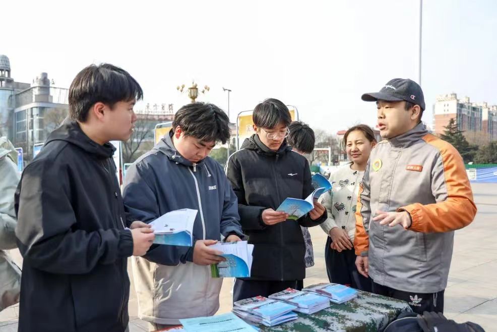 焦作市国动办开展“国际民防日”宣传活动