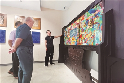 “釉彩生辉·艺脉相传”中国工艺美术大师郭爱和师徒联展开展