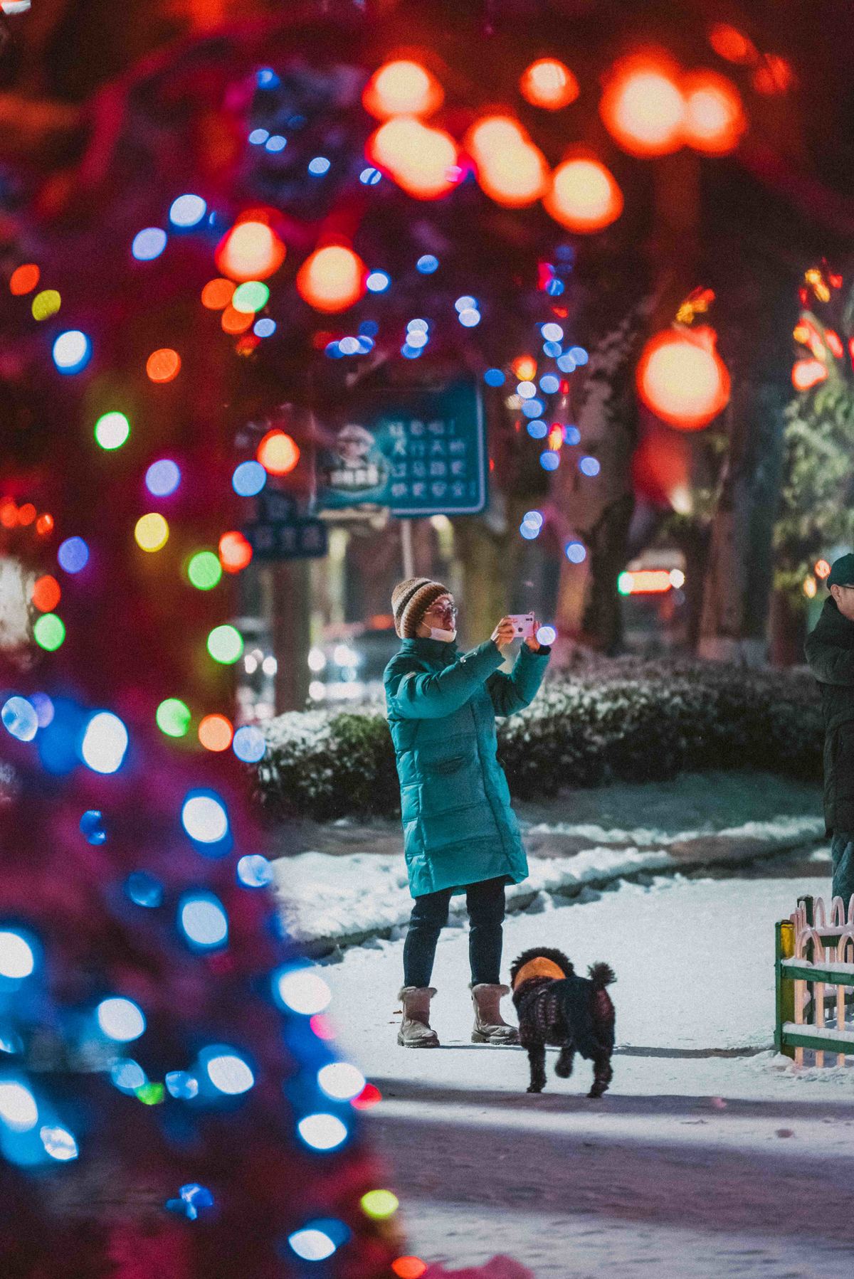 氛围感拉满！郑州街头巷尾花灯点亮年味浓