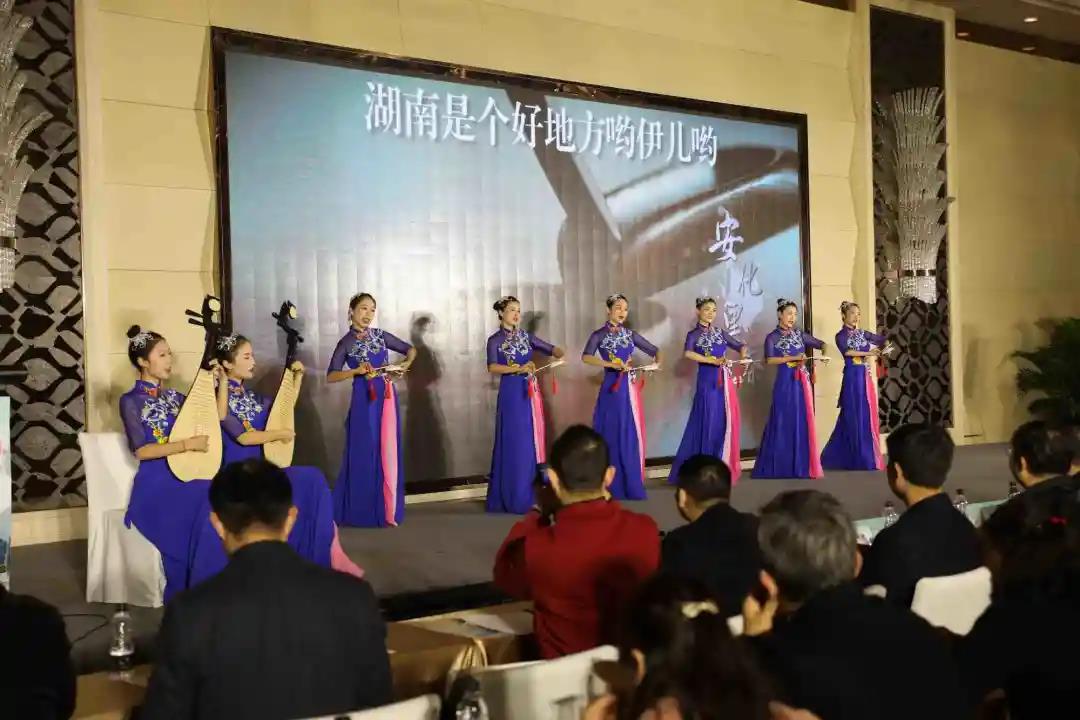“锦绣潇湘任你游”走进中西部湖南文化旅游推广周活动在郑启动州