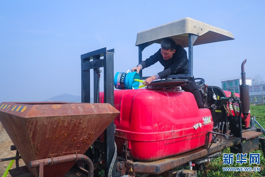 【圖片新聞】河南光山：智能化農(nóng)機(jī)設(shè)備助力田間管理