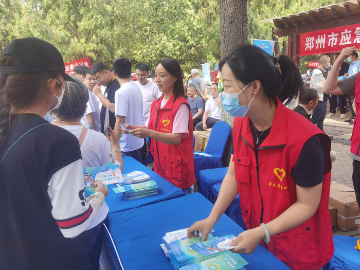 人人讲安全、个个会应急——省应急管理宣传训练中心开展安全生产月宣传咨询日活动