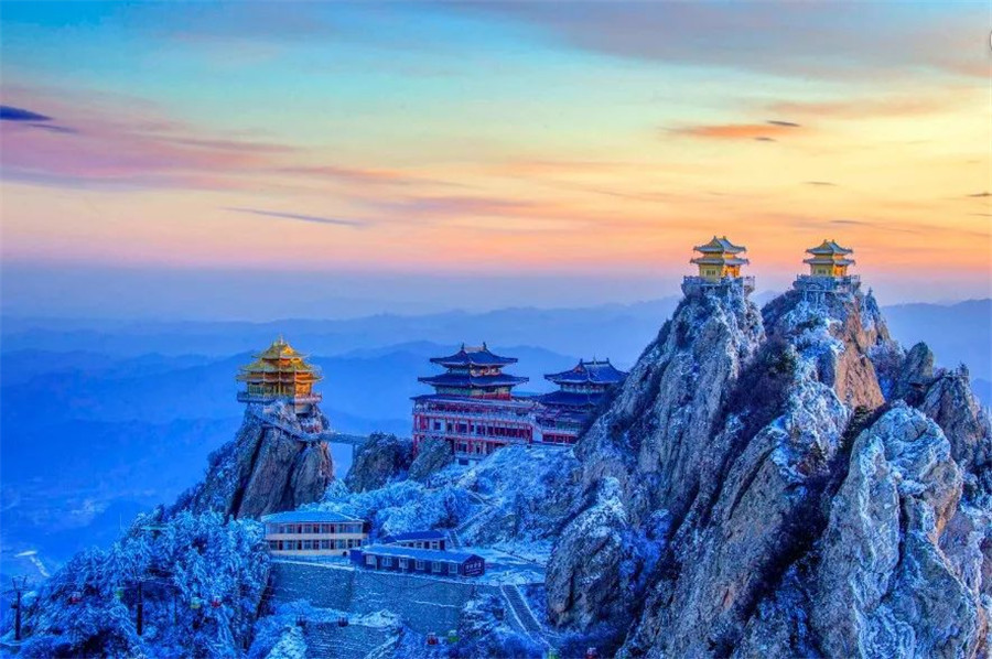 雪后老君山雾凇云海，琼楼玉宇美成仙境