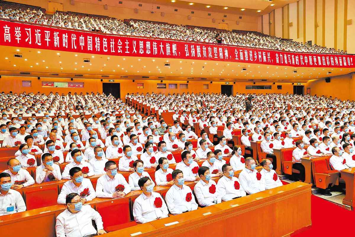 河南省脱贫攻坚总结表彰大会隆重举行王国生讲话王凯主持刘伟出席