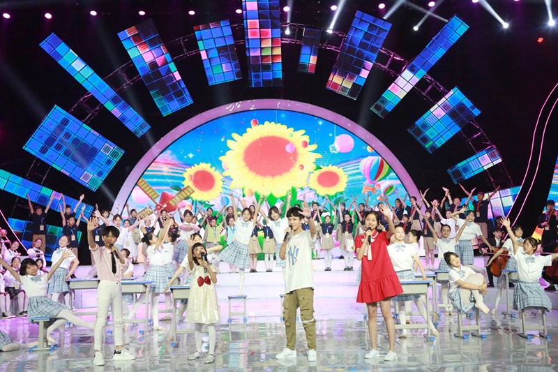 首届河南最美中小学生颁奖典礼在郑州举行