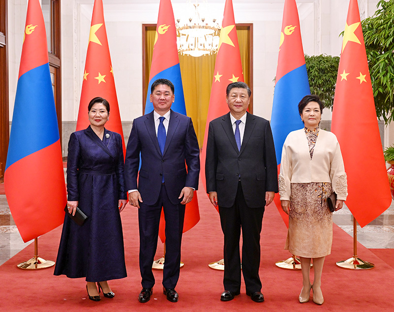 习近平同蒙古国总统呼日勒苏赫举行会谈