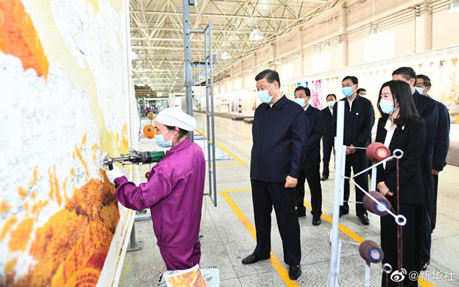 习近平赴青海考察调研 