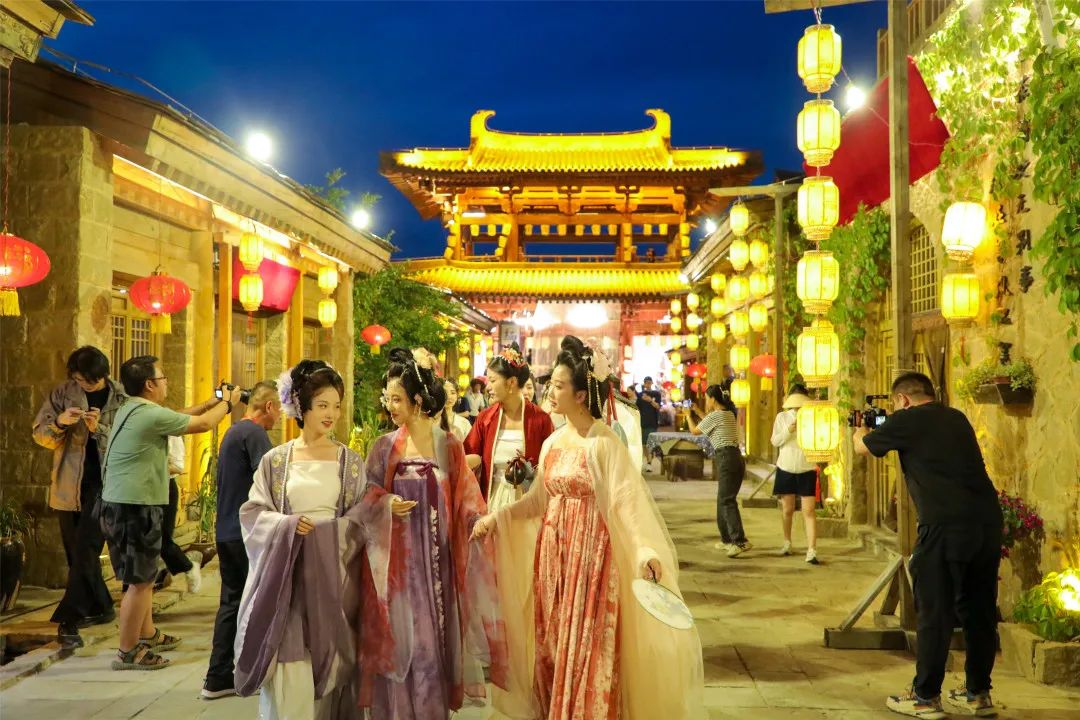 龙舟竞渡粽香浓——端午节假期文旅活动丰富多彩