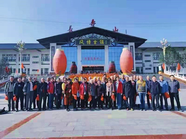河南省水利厅在重阳节期间组织离退休干部开展健身活动