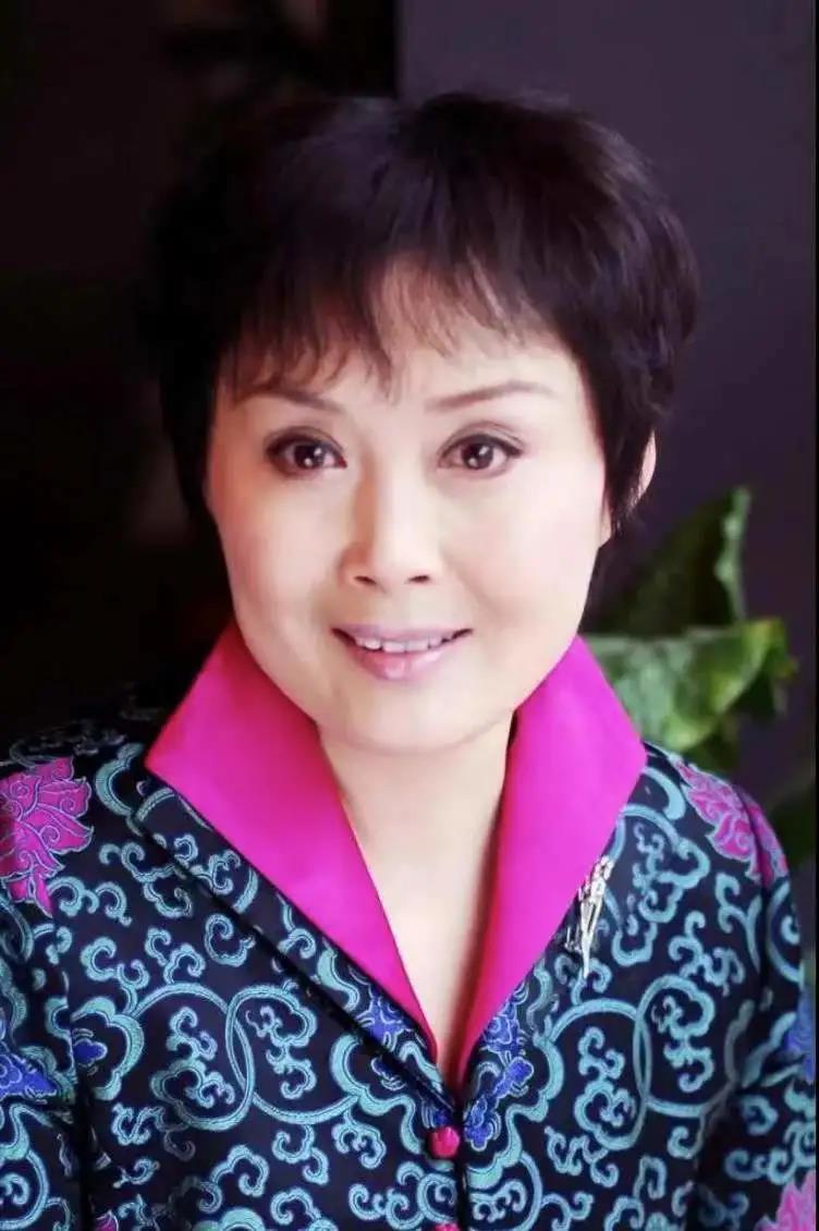 崔小田:原名崔喜妹,1958年7月生,山东省曹县东关崔家胡同人;豫剧名旦