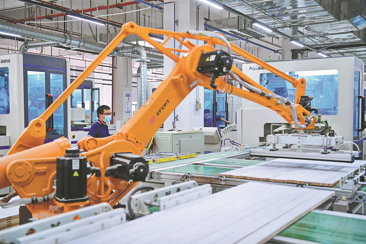 Industrial robot makers gear up for global expansion