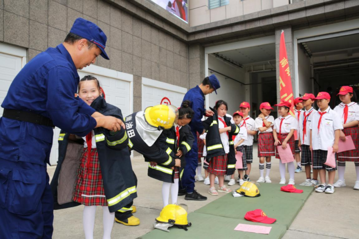 河南油田应急救援中心：“消防站”开放日树形象促安全