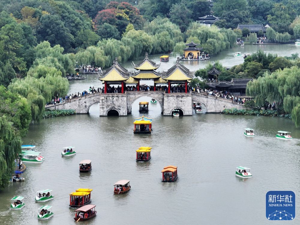假期旅游热 祖国山河美