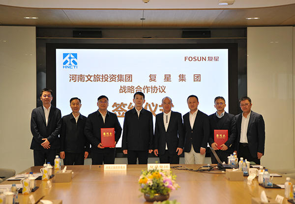 签约照-600
