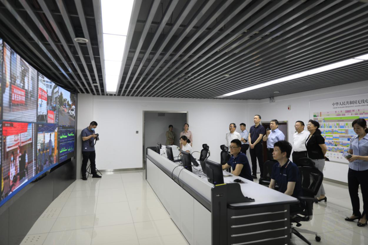 省工业和信息化厅厅长朱鸣检查指导高考无线电安全保障工作