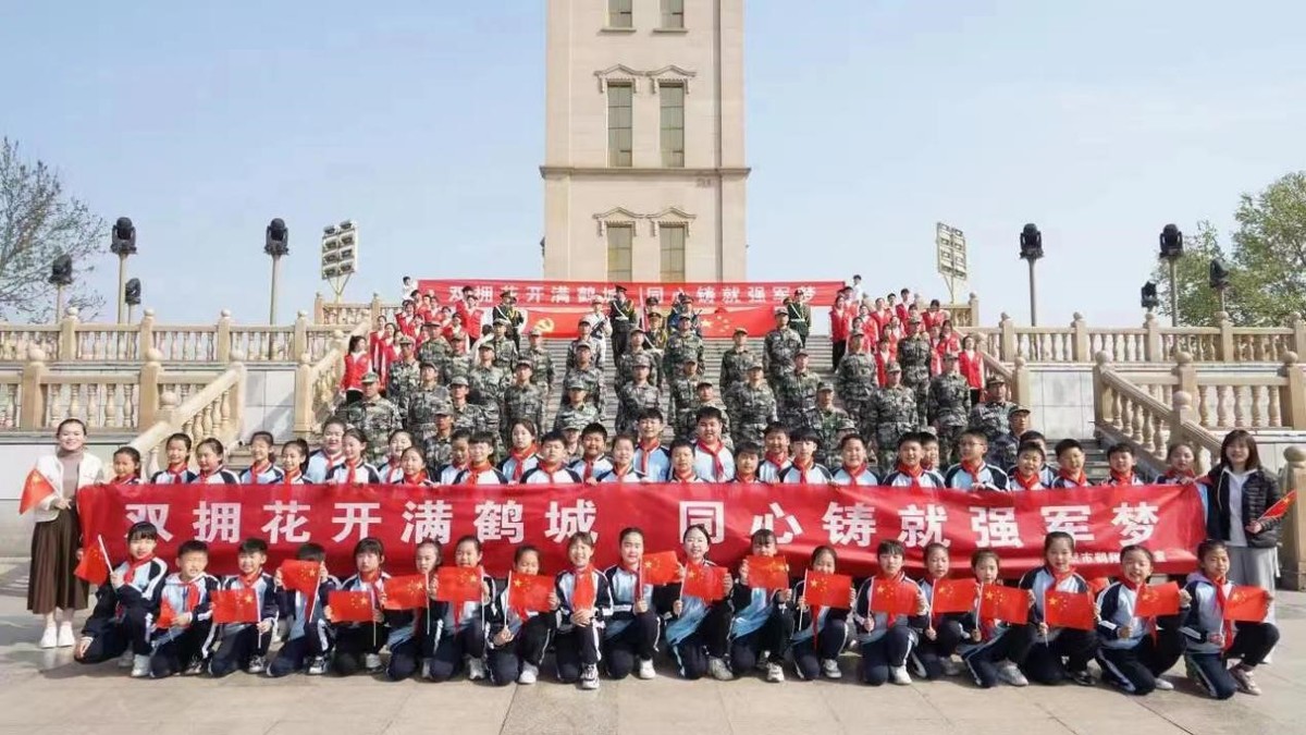 鹤壁：举办“双拥花开满鹤城 同心铸就强军梦”主题快闪活动