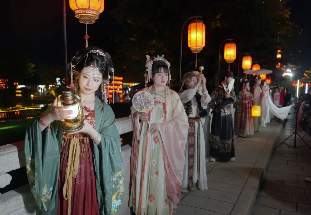 央媒观豫 | 洛阳老城区：汉服潮涌洛阳城