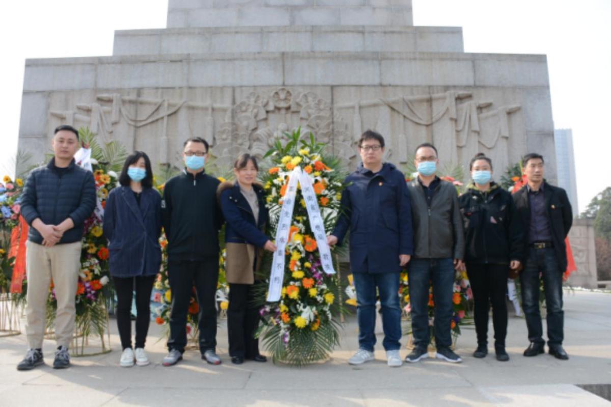 省广播电视局组织开展“学党史 祭英烈”清明祭扫活动