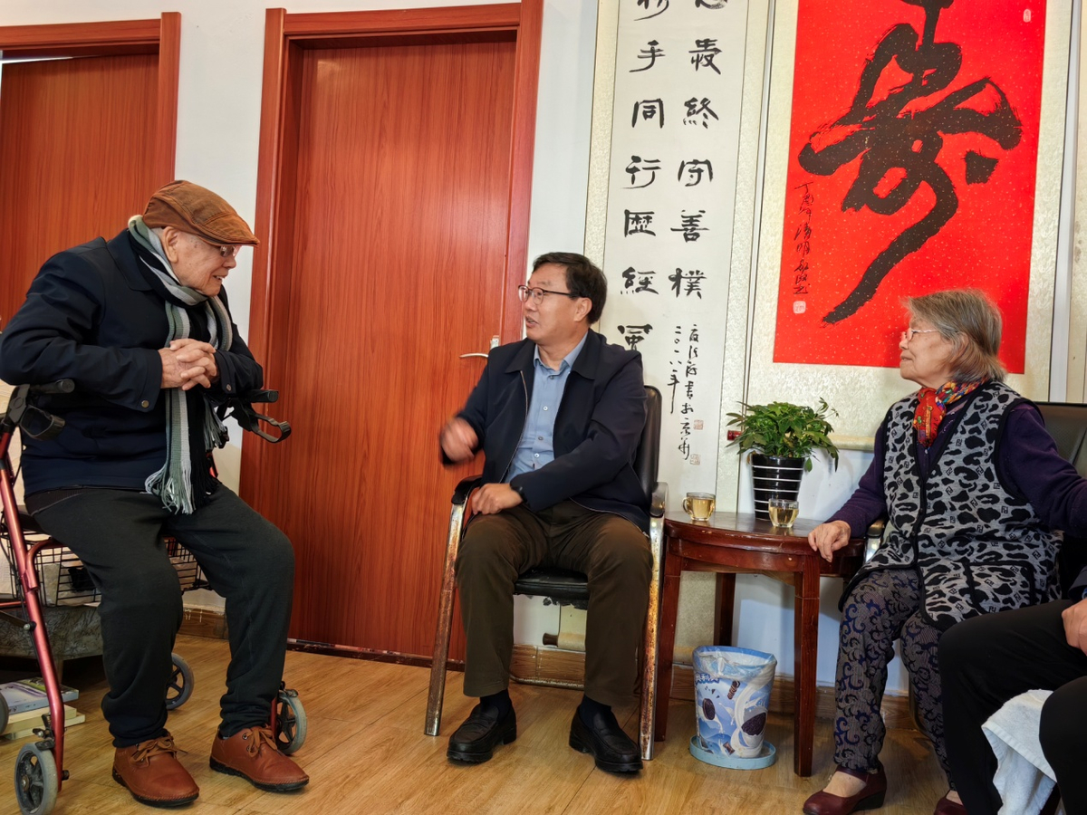 河南省文化和旅游厅党组书记、厅长黄东升走访慰问名老艺术家