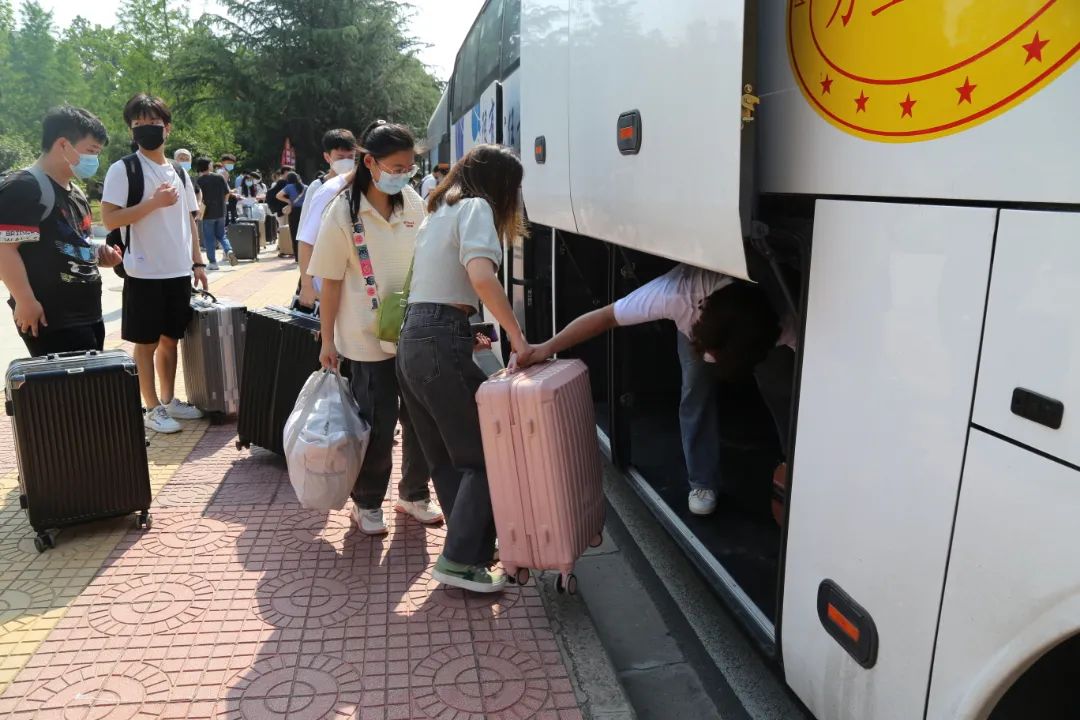 超暖心！河南高校“送站”专车安排上了！