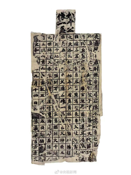 龙门石窟有块字字凸出的高难度碑刻