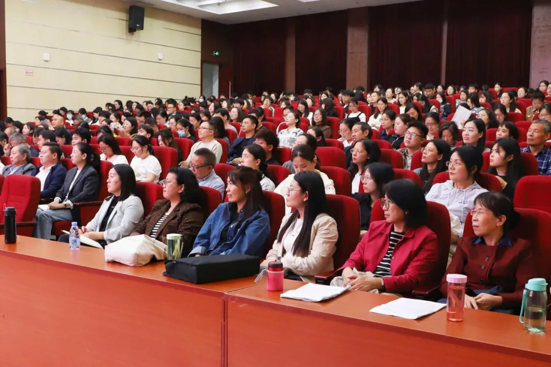 学习贯彻党的二十届三中全会精神省委教育工委宣讲团成员走进郑州经贸学院