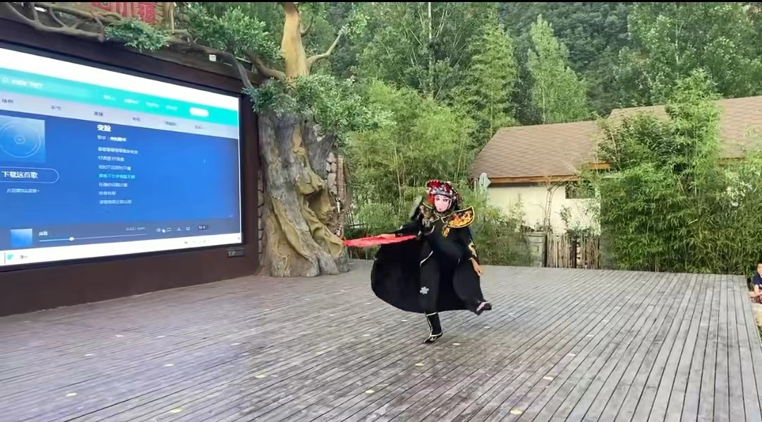 【行走河南·读懂中国】栾川：端午节小长假 童话小镇迎来非遗热