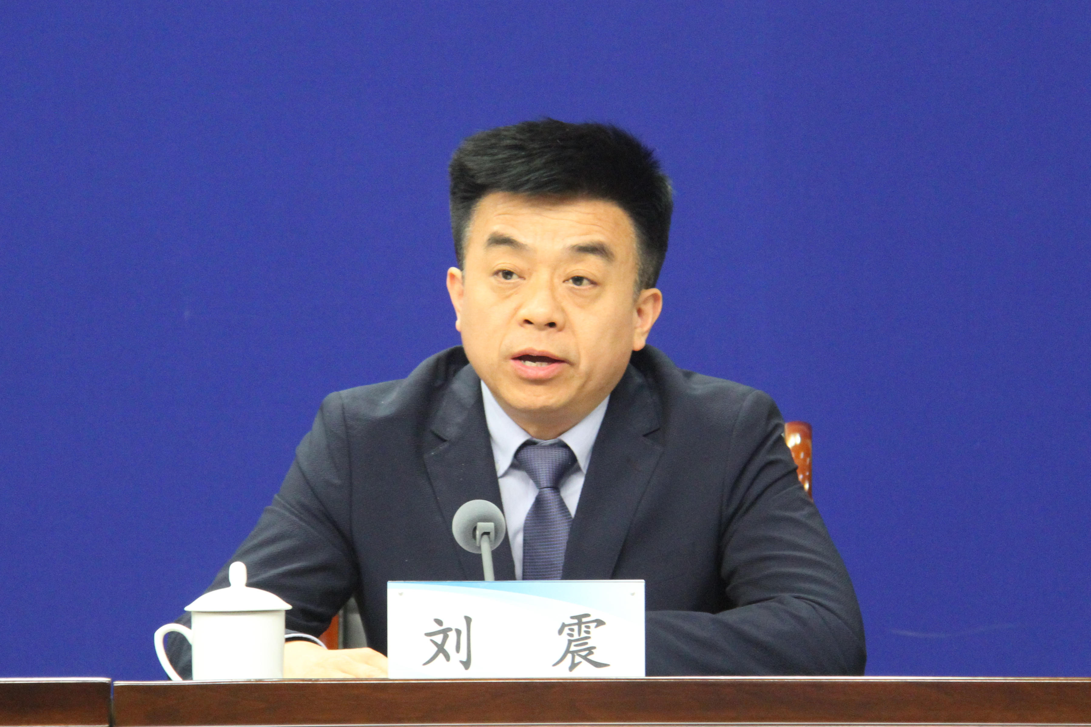 开封市副市长,河南自贸试验区开封片区管委会主任刘震接受记者提问