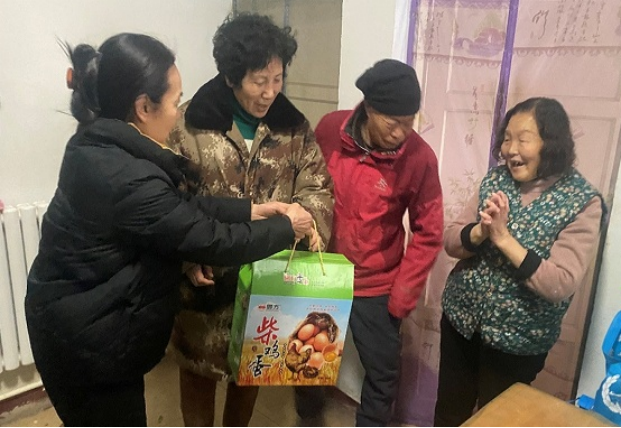 开封市住房保障服务中心  春节期间走访慰问优抚特困家庭   