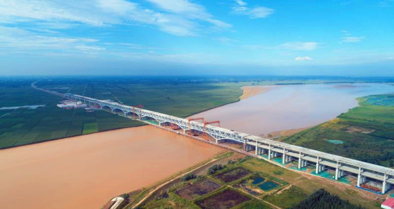 又进一步！郑济铁路黄河特大桥全面转入桥面系施工