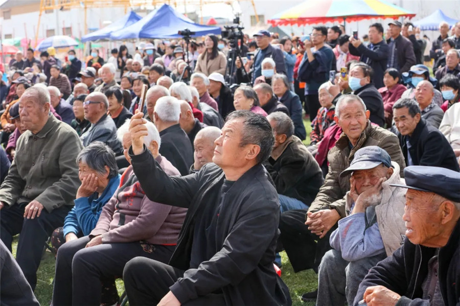 河南省文化馆红色文艺轻骑兵走进杨厂村