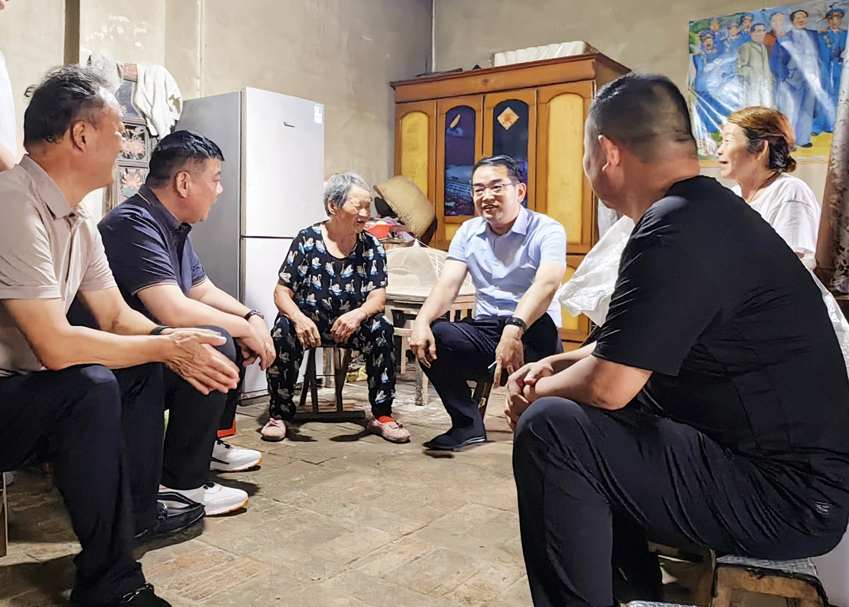 孫巍峰到滑縣調(diào)研駐村幫扶、災(zāi)后重建等工作