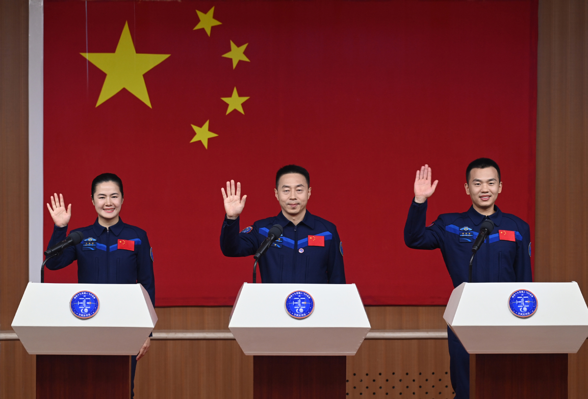 China's new astronauts to receive training for lunar landing missions