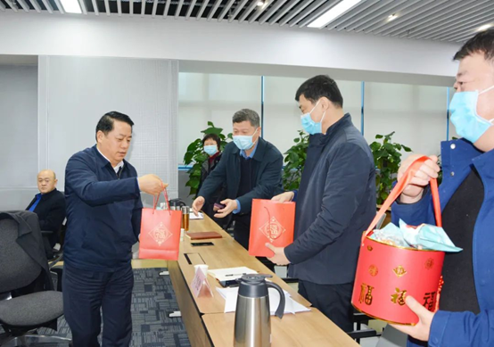 王仲田看望慰问春节期间坚守岗位的干部职工