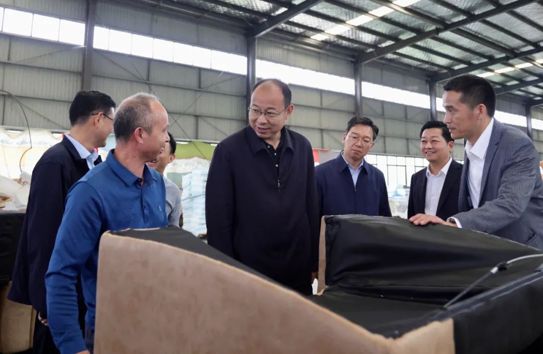 首页>政务资讯>信阳要闻5月29日,市委书记蔡松涛深入信阳经济技术开发