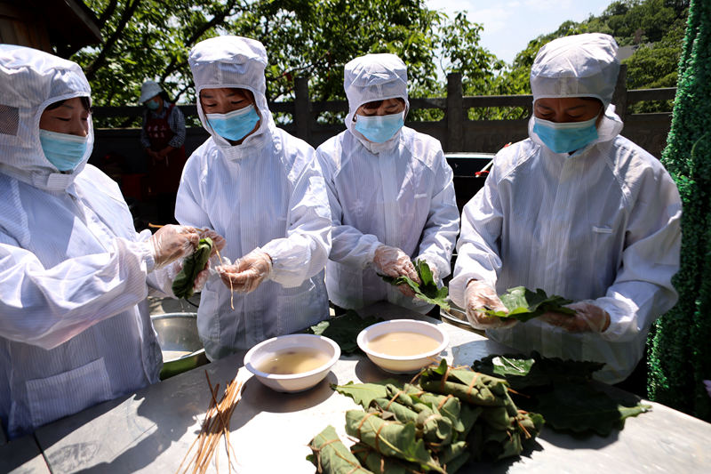 千枚斛粽拼马踏飞燕 超级“绿码”亮相河南洛阳老君山
