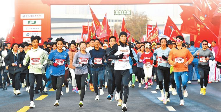 万名群众以奔跑迎新年