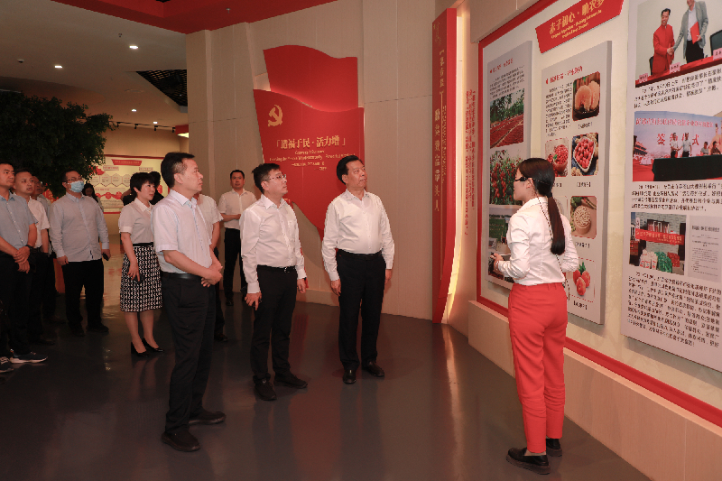 河南省统计局党组书记局长李迎伟在新郑调研时强调