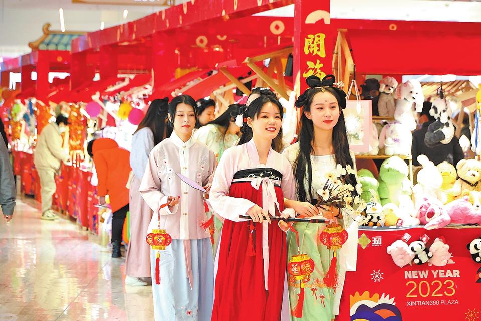 Colorful Activities Held to Celebrate Lantern Festival