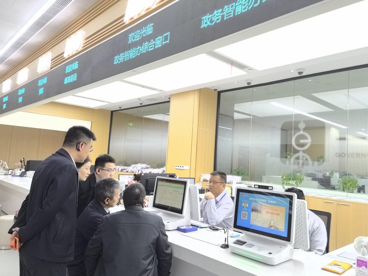 李明东带队到上海市学习调研